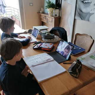 Al via la Dad anche per gli studenti più piccoli, sale la protesta dei genitori in tutta la Granda (FOTO)