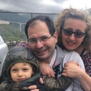 Si cerca aiuto per Christian, una siringomielia lo sta paralizzando. Solo un intervento ad Hannover può salvarlo