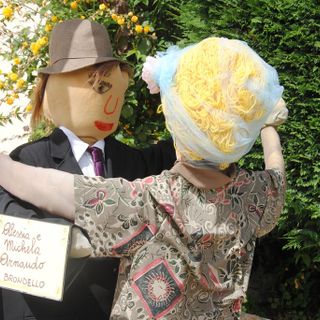 Li chiamano le “sentinelle dei campi”. Sono gli spaventapasseri, intorno ai quali Castellar fa festa dal 30 aprile all’8 maggio