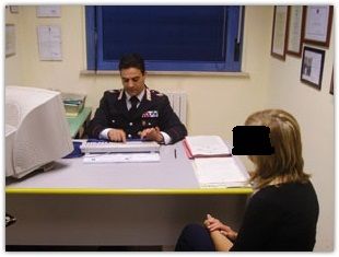 Alba: operaio 35enne si innamora di commessa 26ennne e lascia la moglie per lei, poi inizia a perseguitarla. Denunciato per stalking.