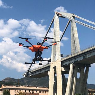 La scuola incontra i droni della Protezione Civile di Cuneo La scuola incontra i droni della Protezione Civile di Cuneo