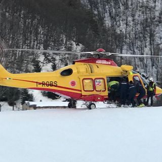 Polizia e sanitari salvano un bovesano di 50 anni colto da malore sulle piste di Limone Piemonte Polizia e sanitari salvano un bovesano di 50 anni colto da malore sulle piste di Limone Piemonte