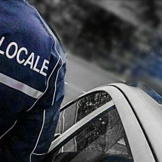 Abbandona il cane legandolo ad un’autovettura: denunciata dalla Polizia Locale di Ceva