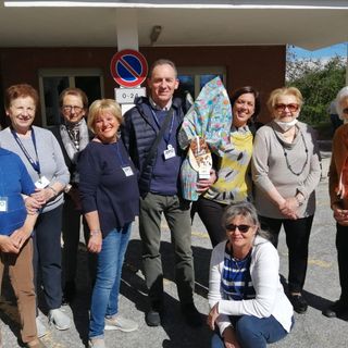 Musica e colombe alla casa di riposo di San Michele Mondovì in attesa della Pasqua
