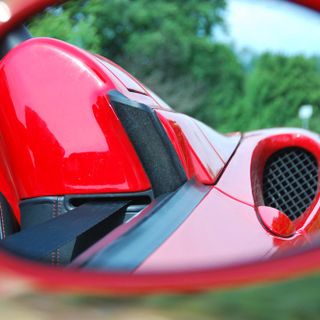 Guidare una Ferrari senza seguire l'esempio di due cinesi... Guidare una Ferrari senza seguire l'esempio di due cinesi...