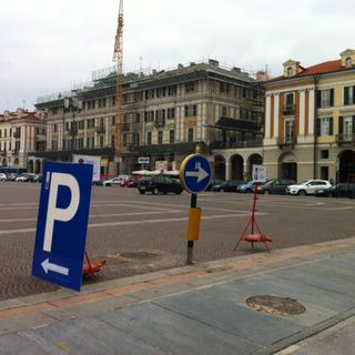 Cuneo: piazza Galimberti diventa parcheggio