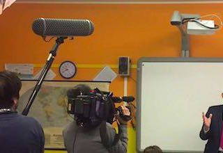 Fossano: la Cassa di Risparmio si trasforma nel set di Agorà per la diretta di Ghisolfi su Rai3