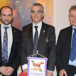 Il governatore Gianni Rebaudo col presidente del Lions Club Carrù-Dogliani, Giulio Marin e del Lions Club Mondovì-Monregalese, Fabrizio Garelli Il governatore Gianni Rebaudo col presidente del Lions Club Carrù-Dogliani, Giulio Marin e del Lions Club Mondovì-Monregalese, Fabrizio Garelli