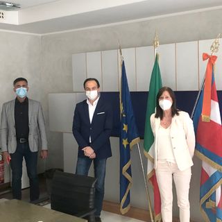 Nella foto, da sinistra il presidente Fiva Piemonte Battista Marolo coi vice Gualtiero Chiaramello e Alessandro Loqui, insieme al presidente della Regione Piemonte Alberto Cirio e all’assessore al Commercio Vittoria Poggio