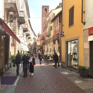 Ad Alba “Dehors sotto le stelle”: momenti gourmet e aperitivi nei bar e ristoranti del centro storico