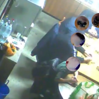 Un'immagine, ripresa da una videocamera nascosta dai carabinieri in corso d'indagine, che documenta un incontro tra alcuni presunti membri della 'locale