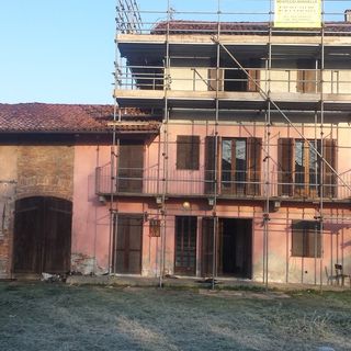 Saluzzo, lavori in corso nella casa del custode del cimitero