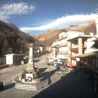 La webcam che si affaccia su piazza Duca degli Abruzzi: sulla destra si intravedono i negozi derubati nella notte