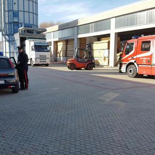 Fossanese di 58 anni muore sul lavoro, schiacciato da un muletto, a Vinovo