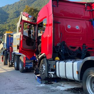 Rimosso dopo più di sei ore il Tir coinvolto nell’incidente sul ponte Po di Paesana