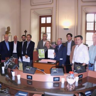 Presentata a Bra la 'Carta famiglia': sconti in 132 negozi cittadini