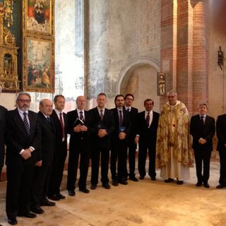 I cantori della Schola Gregoriana di Saluzzo con il direttore Ivano Scavino nell'abbazia di Staffarda. I cantori della Schola Gregoriana di Saluzzo con il direttore Ivano Scavino nell'abbazia di Staffarda.