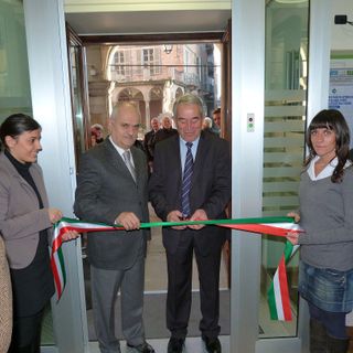 Il taglio del nastro