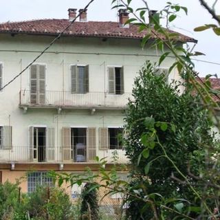 Il CAS di Carrù dove si trova adesso la famiglia, originaria di Herat