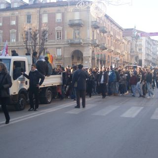 Un corteo di protesta degli studenti cuneesi