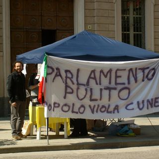 Fabrizio Biolè durante una manifestazione di protesta