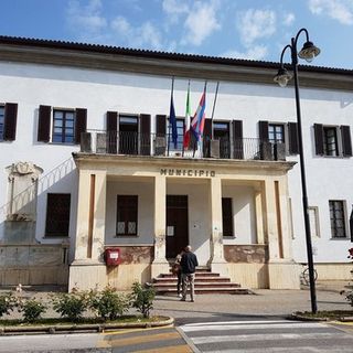 Il municipio di Magliano Alpi