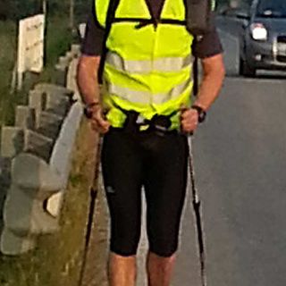 Tre immagini di Davide Bertinetto in marcia verso il mare