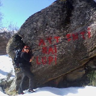 “Attenti hai lupi”: avviso forse sgrammaticato ma eloquente sulle alture di Paesana