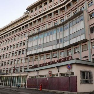 Cade durante l'ora di educazione motoria al Piumati di Bra: grave un 13enne