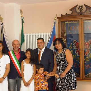 Venasca, Mikhaeil  Beshai con la famiglia ed il sindaco