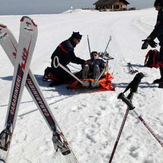 Quattro feriti sulle piste da sci trasportati urgentemente al Santa Croce di Cuneo