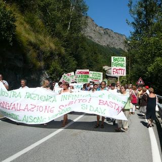 Un momento della protesta SI DAV ad Aisone