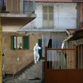 I rilievi dei Carabinieri dopo l'omicidio