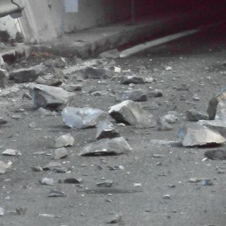 La frana di Airole ed il sopralluogo dei tecnici (© targatocn.it)