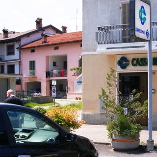 La filiale presa di mira (foto Francesco Ameglio)