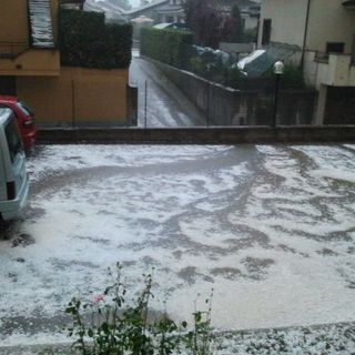 La violenta grandinata a San Rocco di Bernezzo