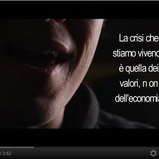 Un frame tratto dal video della canzone, da Youtube