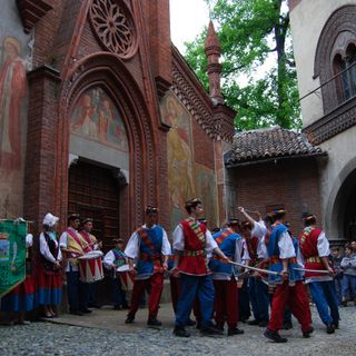 Il Bal del Sabre di Castelletto Stura si è esibito presso il Borgo Medievale di Torino