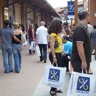 Mondovicino Outlet Village: ritorna il concorso “Shopping chiavi in mano”
