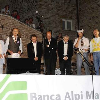 Il Parco del Castello della BAM di Carrù ha accolto lo spettacolo dei “Trelilu” e della “Banda Osiris” in Ottopermille