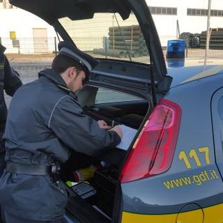 I Finanzieri del Nucleo di Polizia Tributaria di Cuneo sequestrano 300 chili di prodotti preconfezionati