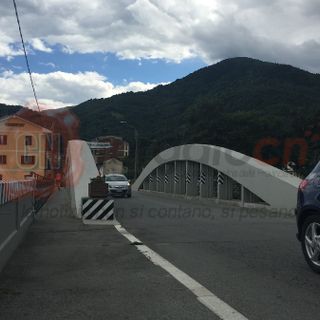 Paesana, il ponte ad archi sul Po