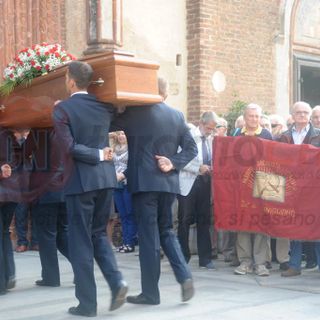 Le immagini del rito esequiale di Manlio Vineis