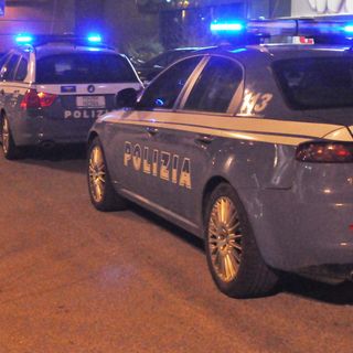 Ha solo 15 anni ma è uno spacciatore: il padre, per salvarlo, lo denuncia alla Polizia