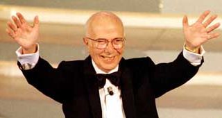 "Divertirsi non è peccato" aveva affermato nel 1999 a Fabio Fazio durante il Festival di Sanremo