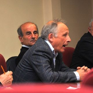 Dino Matteodo nel corso del suo intervento a proposito del "buco" del Consorzio Formont (copyright targatocn)