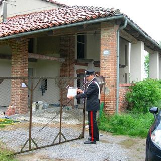 Il sequestro del cantiere abusivo da parte dei carabinieri