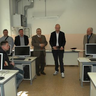 Il momento dell'inaugurazione dell'aula multimediale Il momento dell'inaugurazione dell'aula multimediale