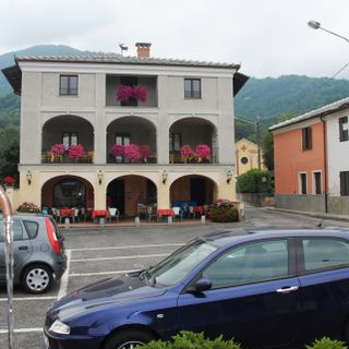 Paesana, la Trattoria del Giardino di piazza Piave