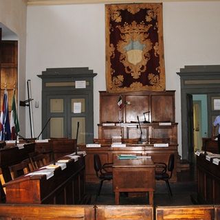 La Sala Consiliare del municipio di Saluzzo La Sala Consiliare del municipio di Saluzzo